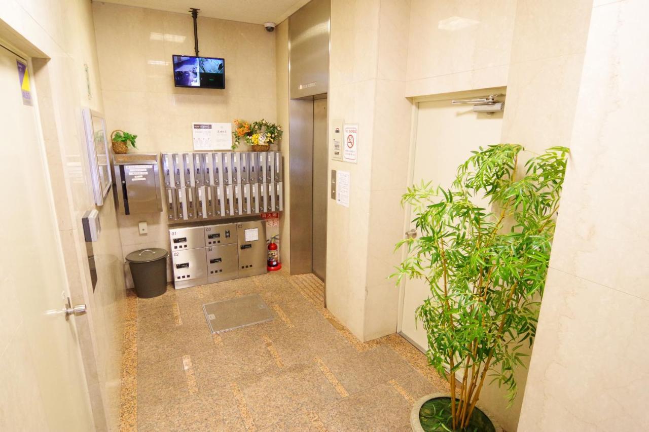 Nippombashi Art Hotel 501 Osaka Bagian luar foto